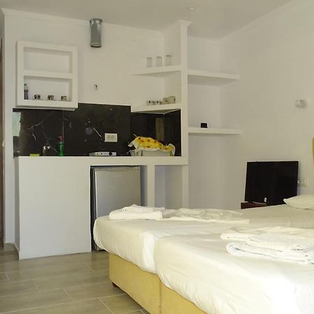 Petro'S Apartments Ksamil Esterno foto