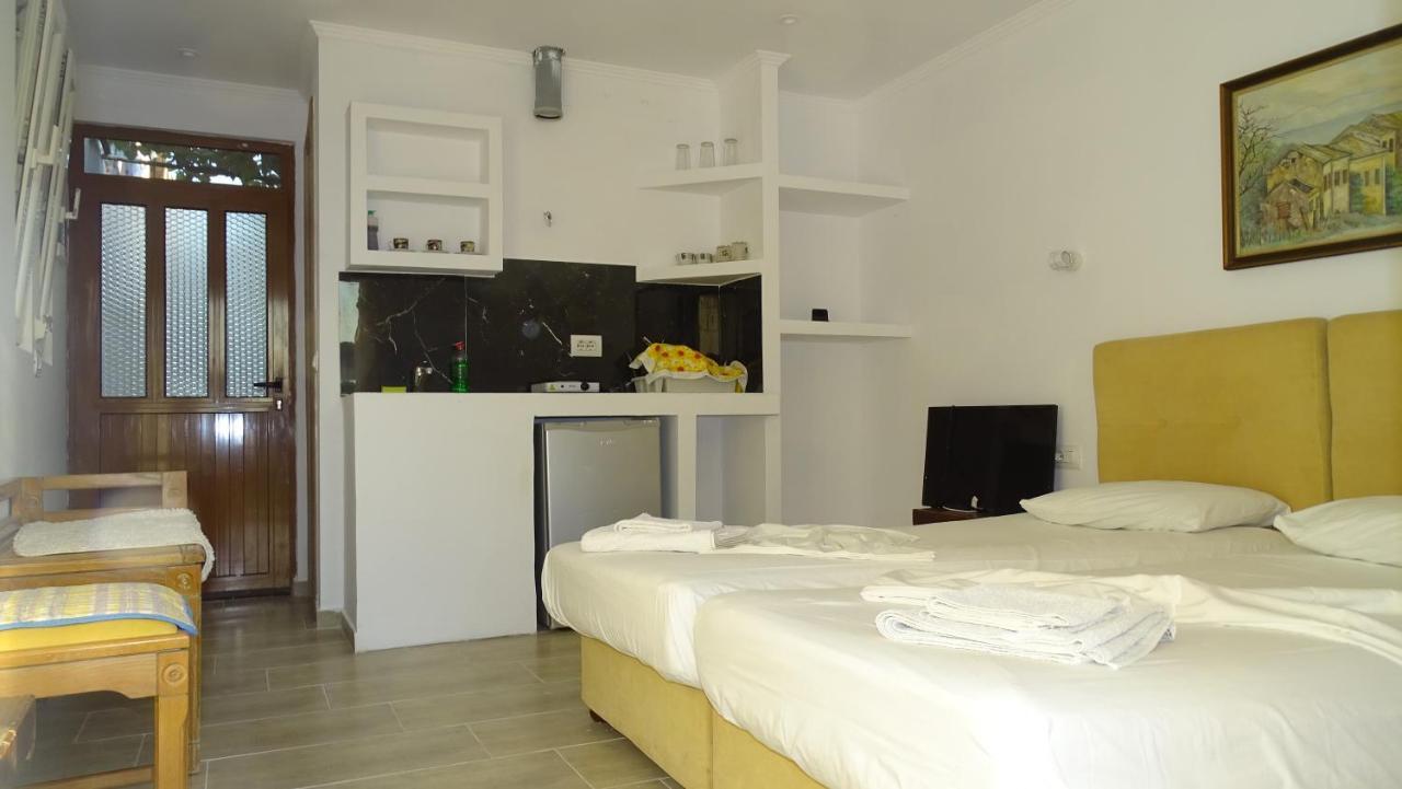 Petro'S Apartments Ksamil Esterno foto