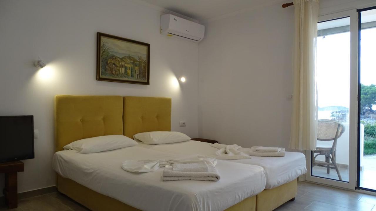 Petro'S Apartments Ksamil Esterno foto