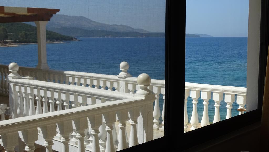Petro'S Apartments Ksamil Esterno foto