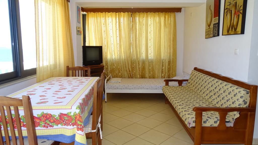 Petro'S Apartments Ksamil Esterno foto