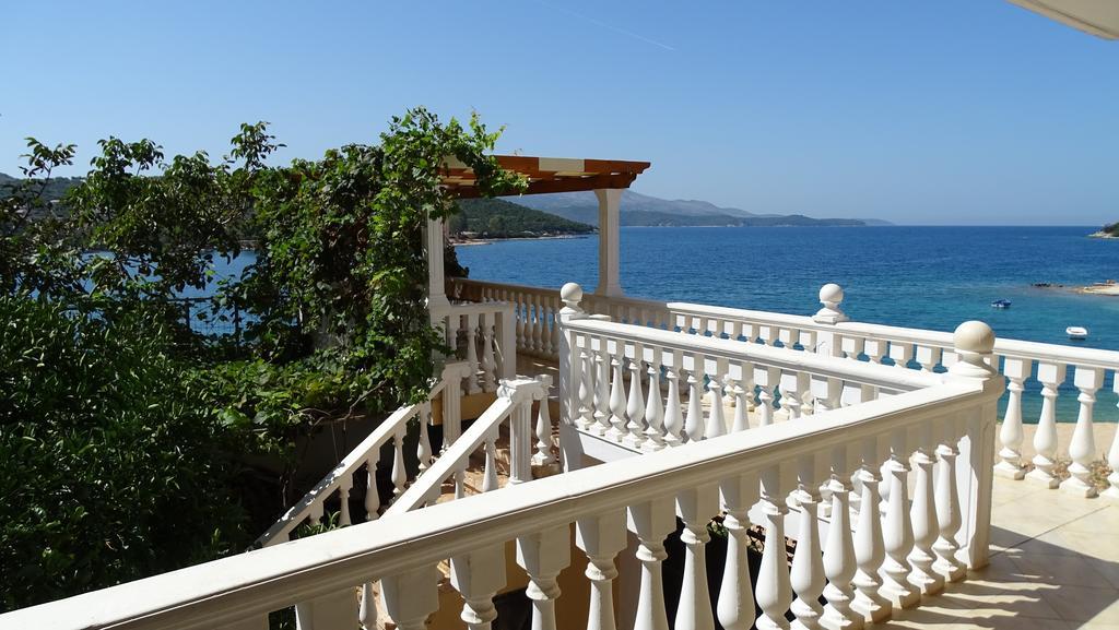 Petro'S Apartments Ksamil Esterno foto
