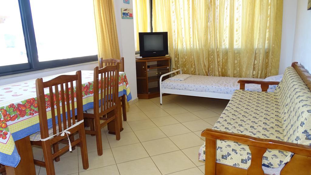 Petro'S Apartments Ksamil Esterno foto