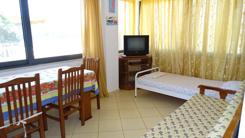 Petro'S Apartments Ksamil Esterno foto
