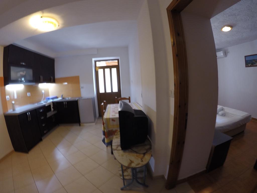 Petro'S Apartments Ksamil Esterno foto