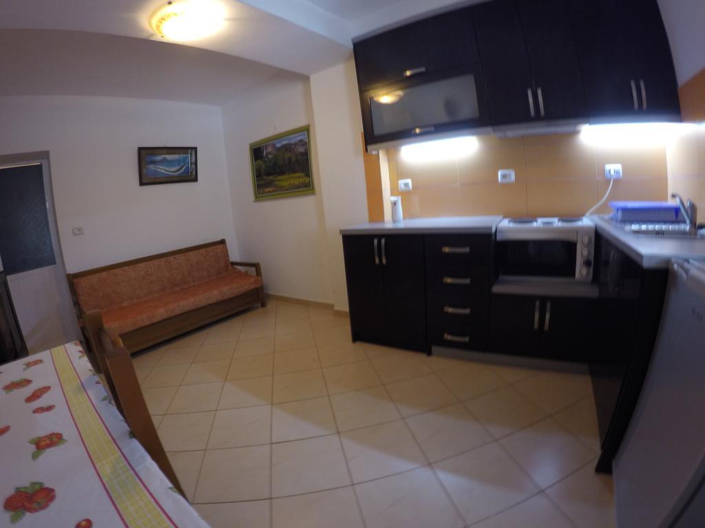 Petro'S Apartments Ksamil Esterno foto