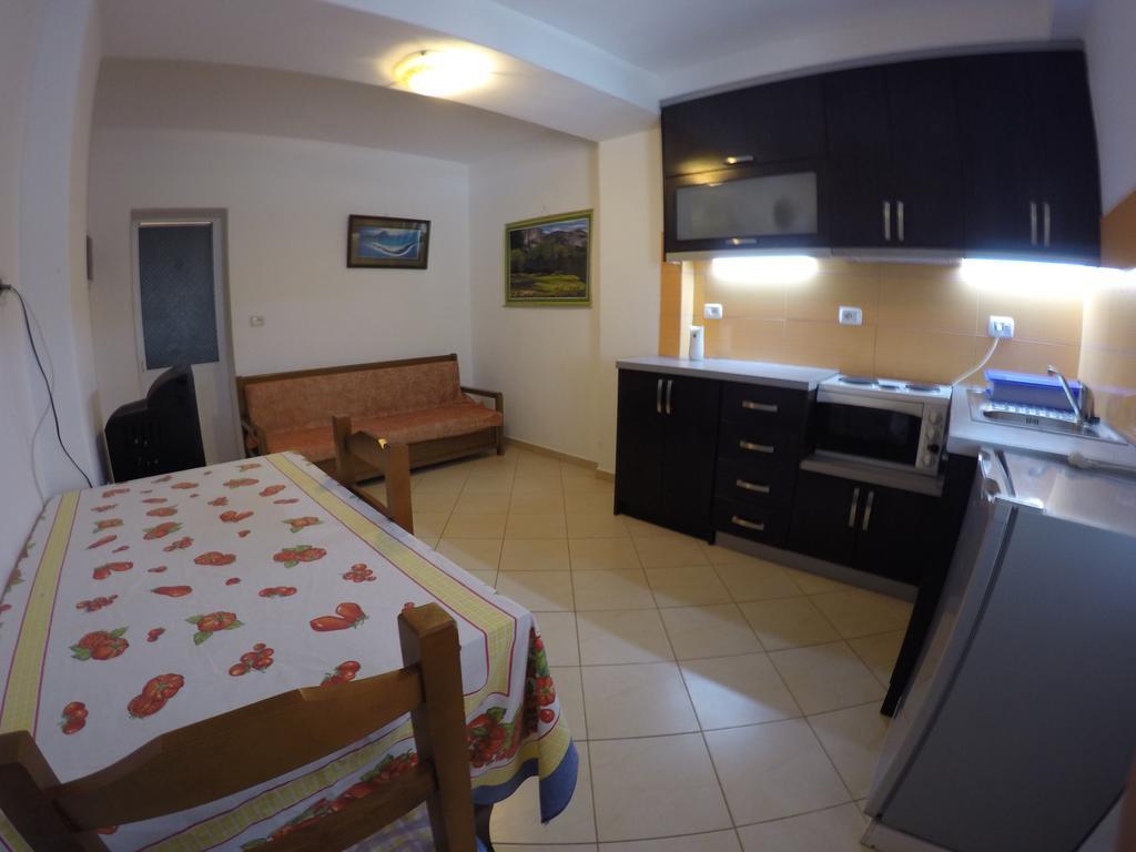 Petro'S Apartments Ksamil Esterno foto