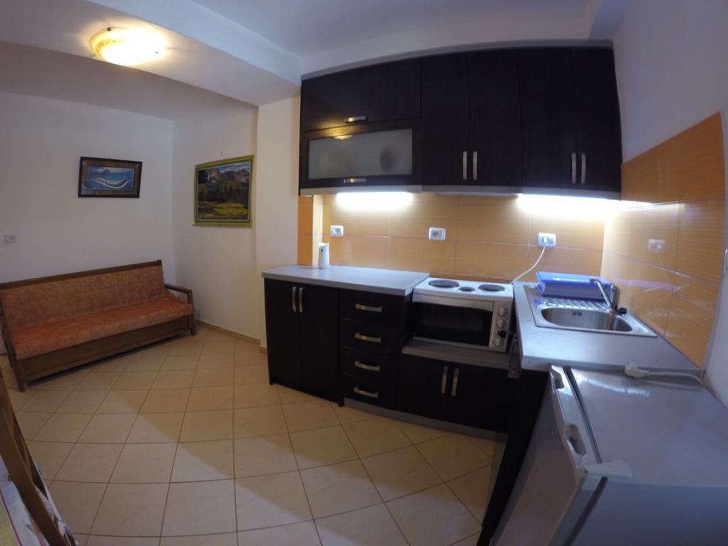 Petro'S Apartments Ksamil Esterno foto