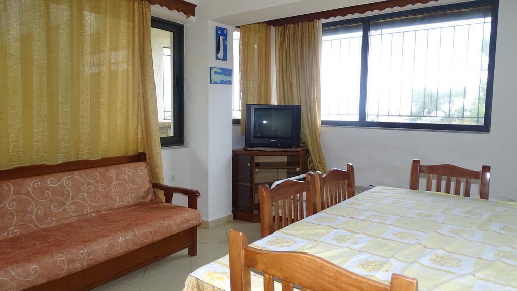 Petro'S Apartments Ksamil Esterno foto