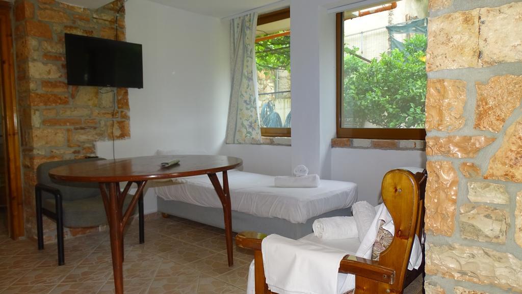 Petro'S Apartments Ksamil Esterno foto