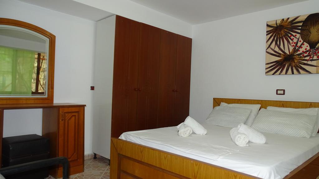 Petro'S Apartments Ksamil Esterno foto