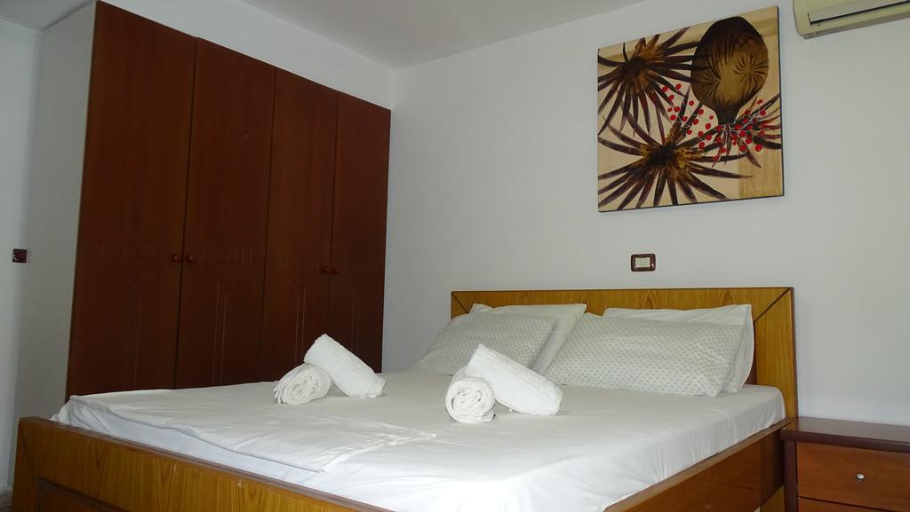 Petro'S Apartments Ksamil Esterno foto